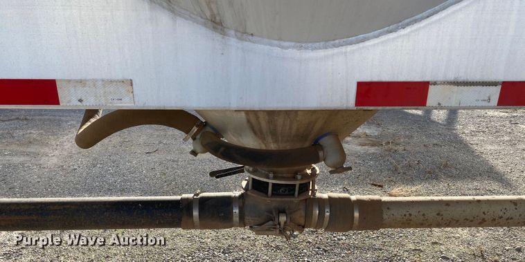 image for item DN6578 2007 Vantage  pneumatic dry bulk trailer