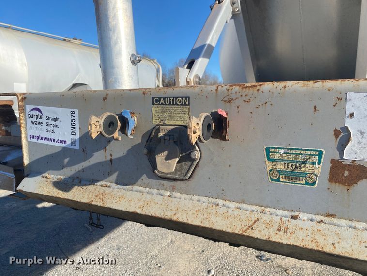 image for item DN6578 2007 Vantage  pneumatic dry bulk trailer