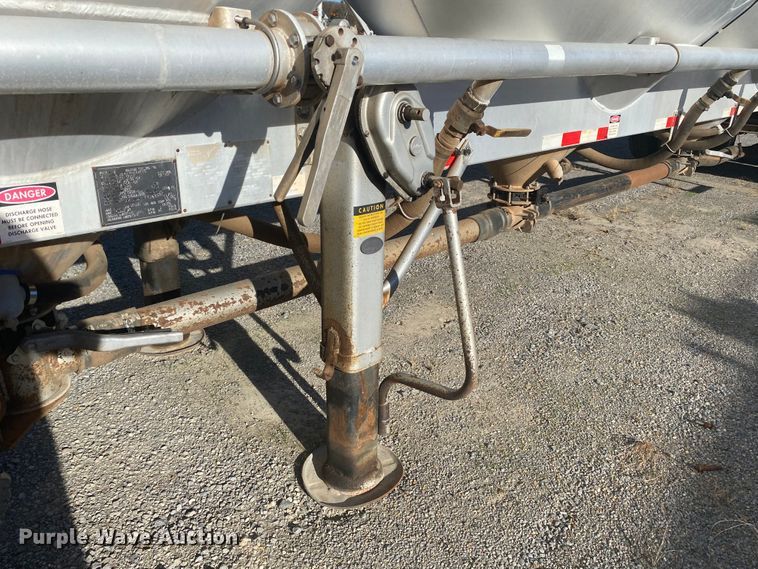 image for item DN6578 2007 Vantage  pneumatic dry bulk trailer