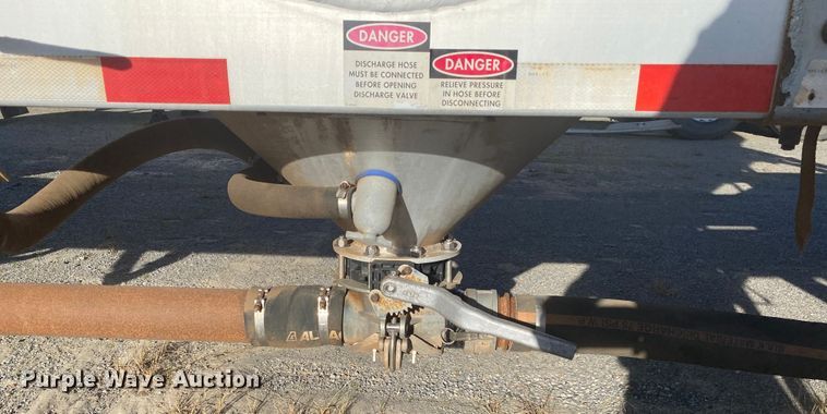 image for item DN6578 2007 Vantage  pneumatic dry bulk trailer