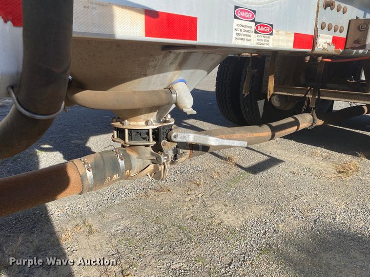 image for item DN6578 2007 Vantage  pneumatic dry bulk trailer