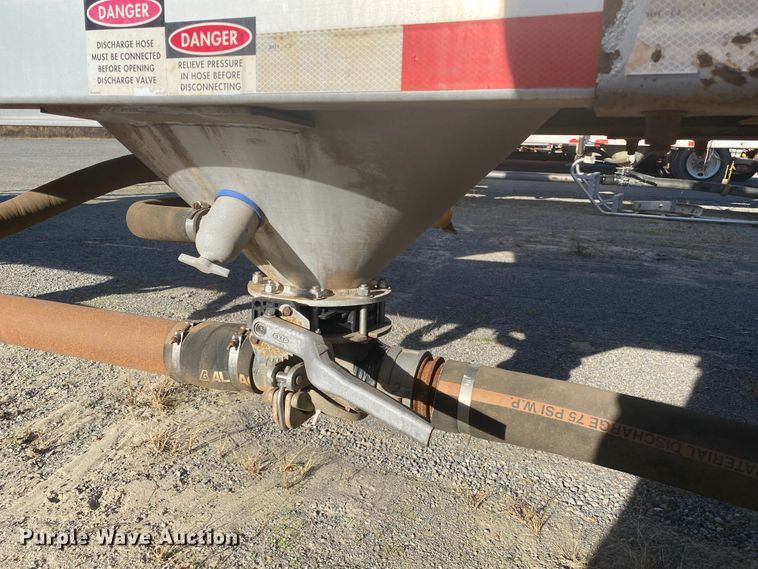 image for item DN6578 2007 Vantage  pneumatic dry bulk trailer