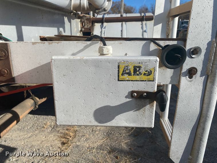 image for item DN6578 2007 Vantage  pneumatic dry bulk trailer