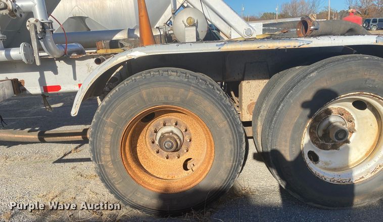 image for item DN6578 2007 Vantage  pneumatic dry bulk trailer