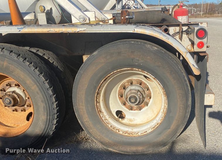 image for item DN6578 2007 Vantage  pneumatic dry bulk trailer