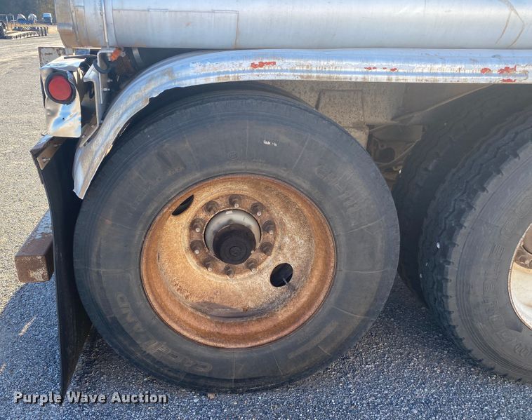 image for item DN6578 2007 Vantage  pneumatic dry bulk trailer