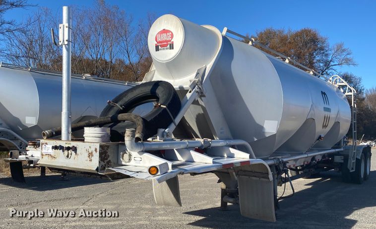 image for item DN6580 2006 Vantage  pneumatic dry bulk trailer