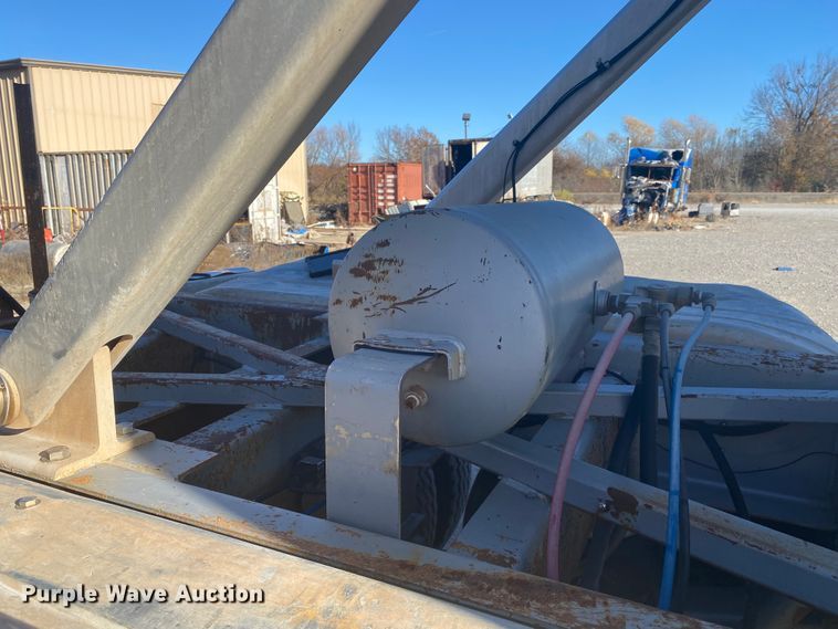 image for item DN6580 2006 Vantage  pneumatic dry bulk trailer