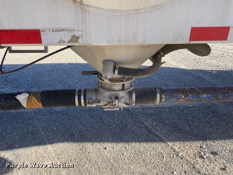 image for item DN6580 2006 Vantage  pneumatic dry bulk trailer