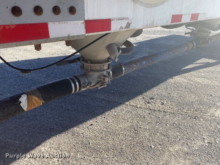 image for item DN6580 2006 Vantage  pneumatic dry bulk trailer