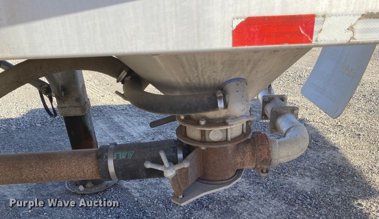 image for item DN6580 2006 Vantage  pneumatic dry bulk trailer