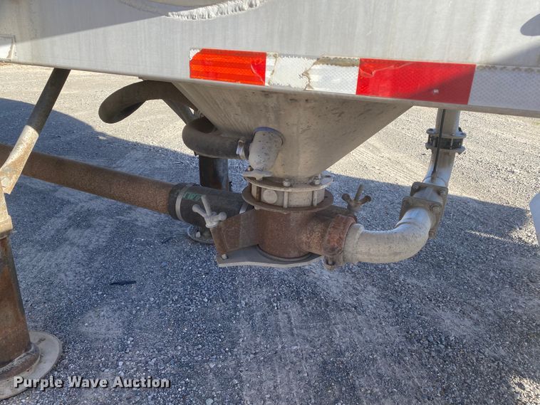 image for item DN6580 2006 Vantage  pneumatic dry bulk trailer