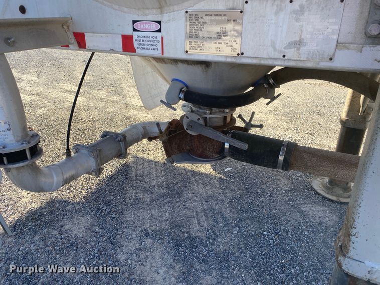 image for item DN6580 2006 Vantage  pneumatic dry bulk trailer