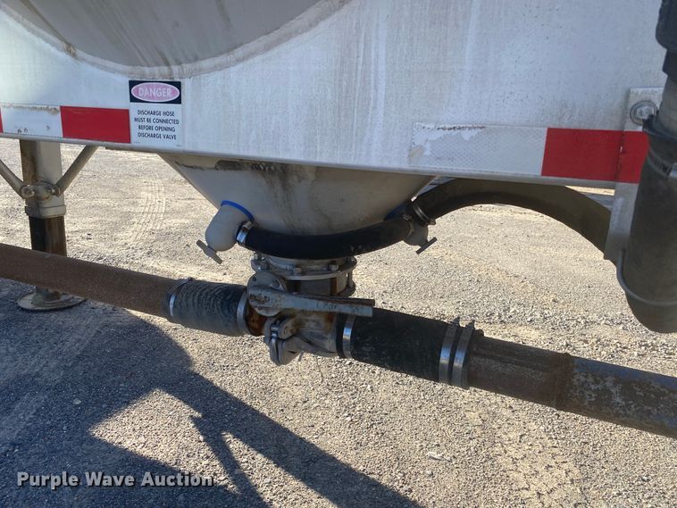 image for item DN6580 2006 Vantage  pneumatic dry bulk trailer