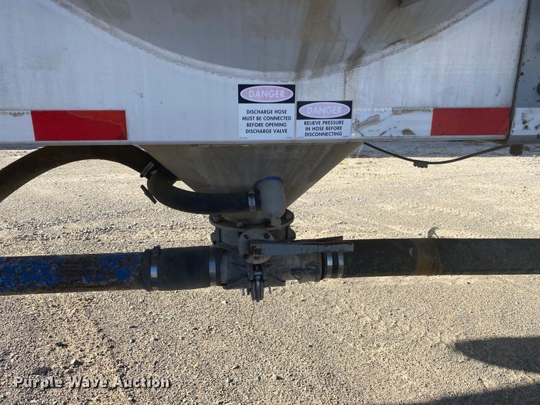 image for item DN6580 2006 Vantage  pneumatic dry bulk trailer