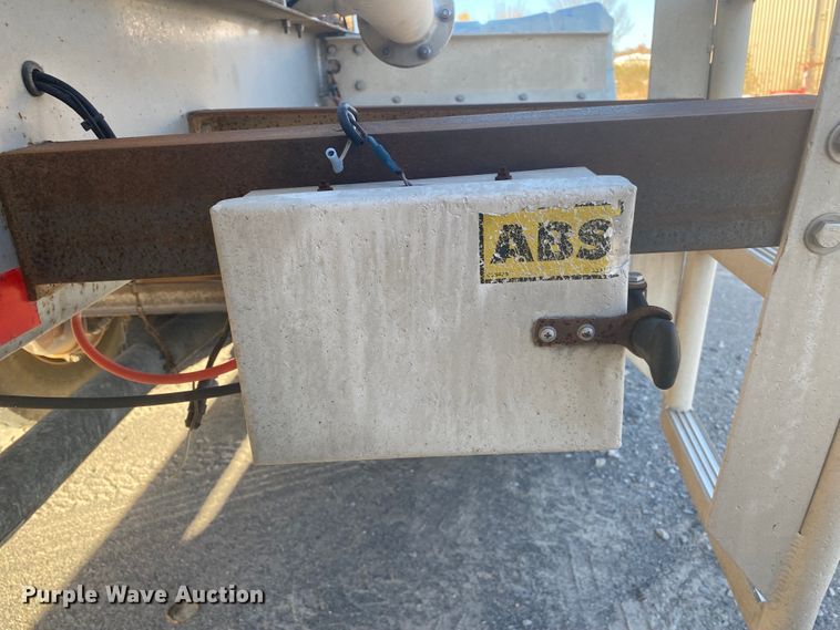 image for item DN6580 2006 Vantage  pneumatic dry bulk trailer