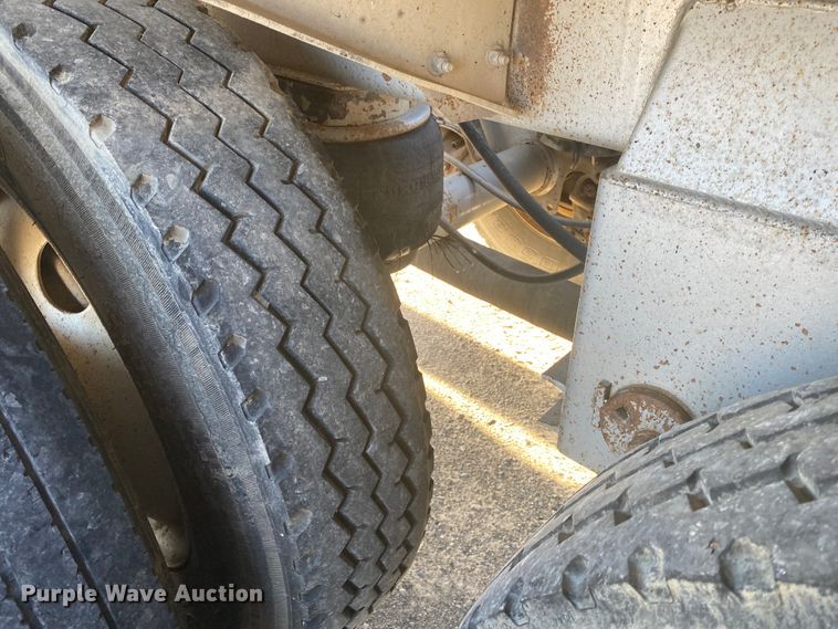 image for item DN6580 2006 Vantage  pneumatic dry bulk trailer