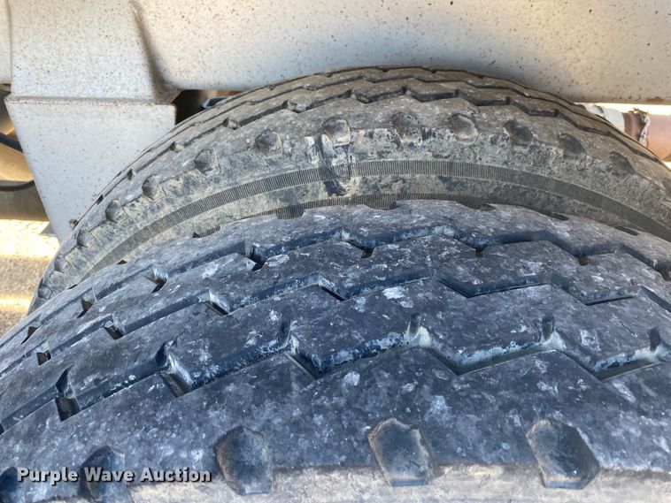 image for item DN6580 2006 Vantage  pneumatic dry bulk trailer