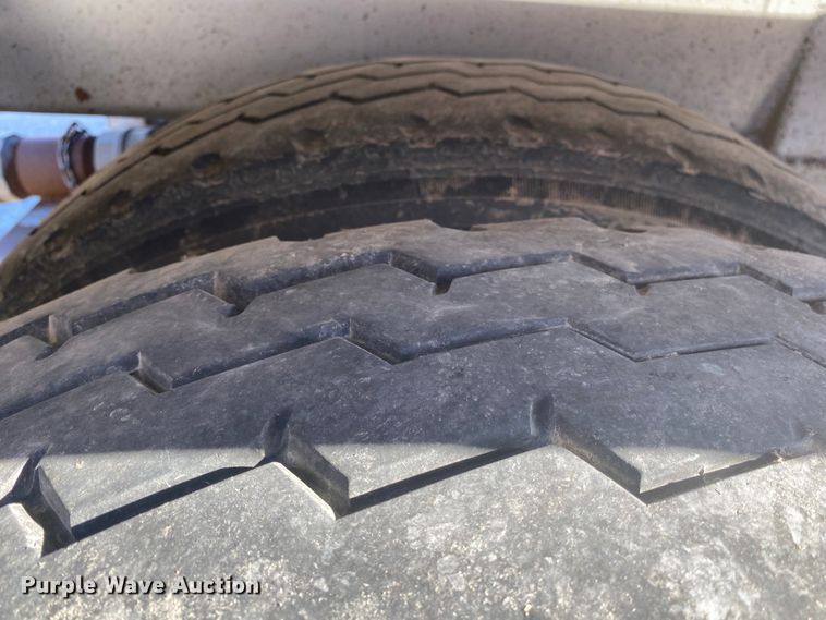 image for item DN6580 2006 Vantage  pneumatic dry bulk trailer