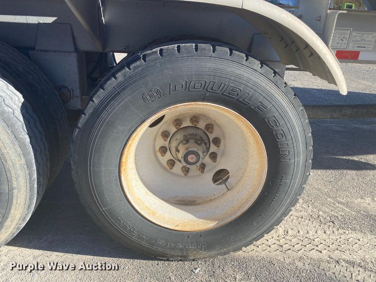 image for item DN6580 2006 Vantage  pneumatic dry bulk trailer