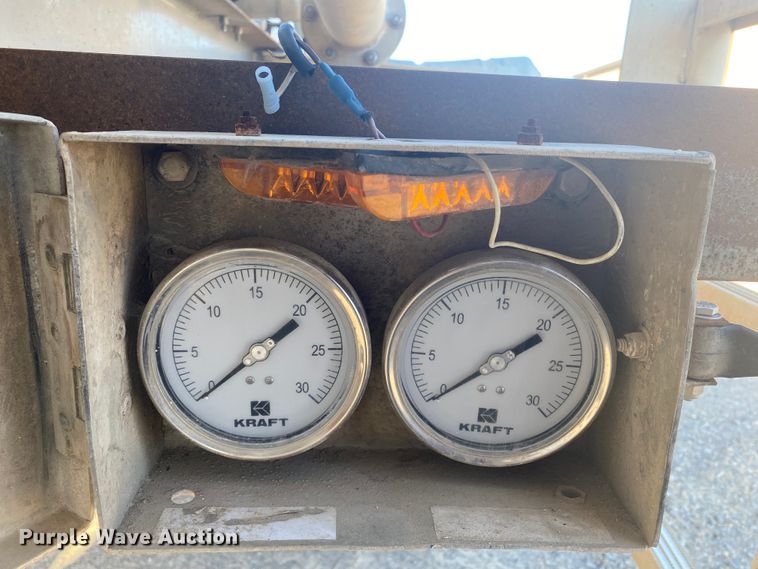 image for item DN6580 2006 Vantage  pneumatic dry bulk trailer