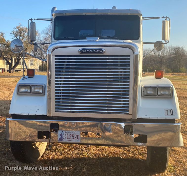 image for item DN6582 2006 Freightliner FLD120  semi truck