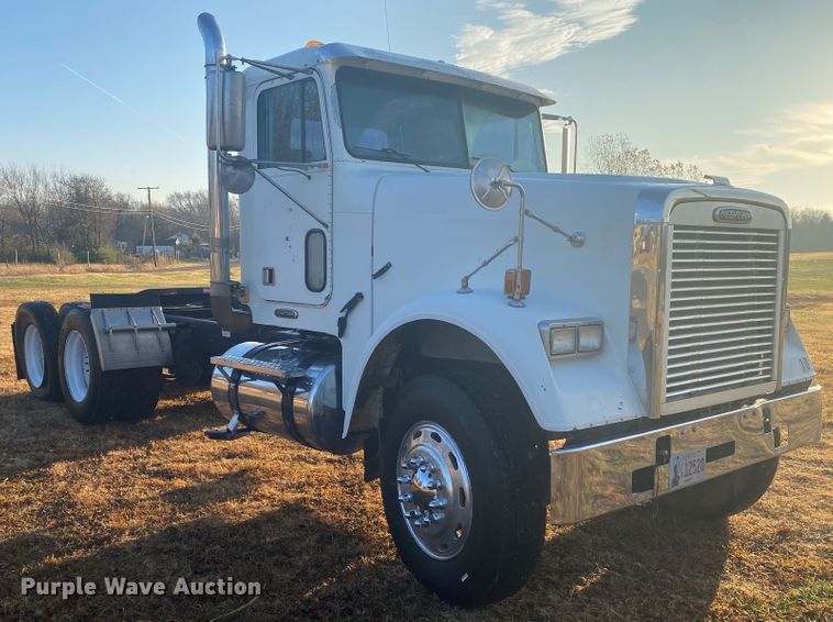 image for item DN6582 2006 Freightliner FLD120  semi truck