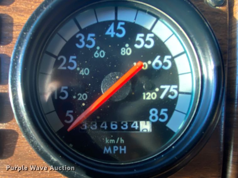 image for item DN6582 2006 Freightliner FLD120  semi truck