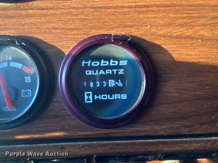 image for item DN6582 2006 Freightliner FLD120  semi truck