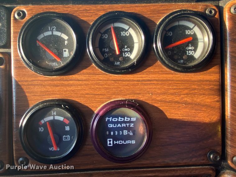 image for item DN6582 2006 Freightliner FLD120  semi truck