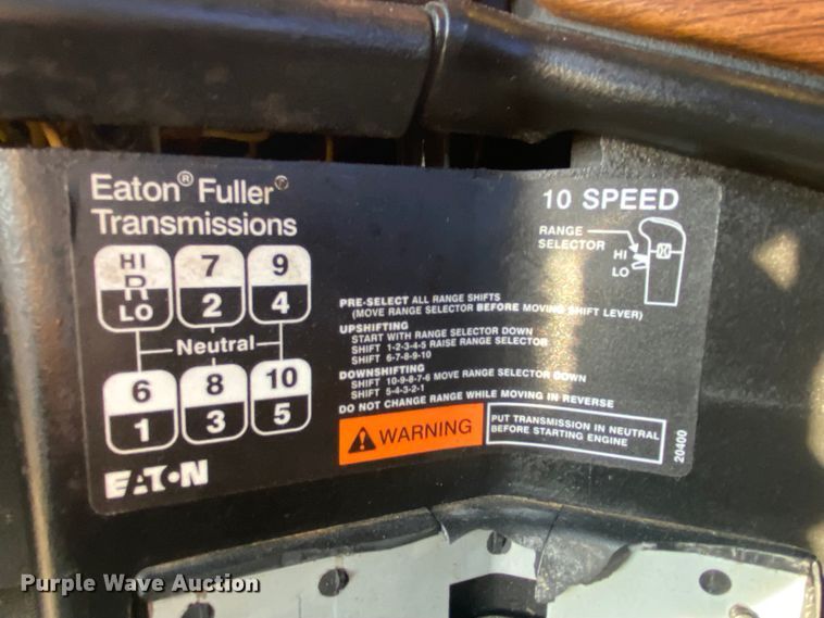 image for item DN6582 2006 Freightliner FLD120  semi truck