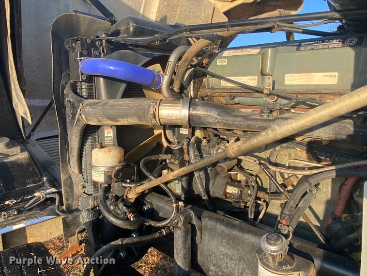 image for item DN6582 2006 Freightliner FLD120  semi truck