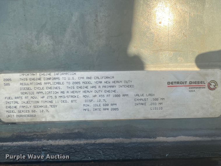 image for item DN6582 2006 Freightliner FLD120  semi truck