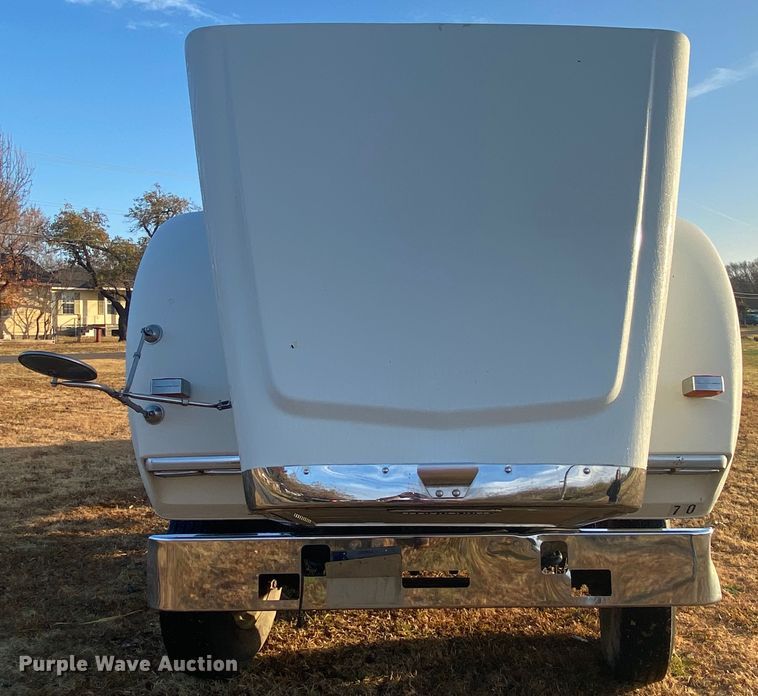 image for item DN6582 2006 Freightliner FLD120  semi truck