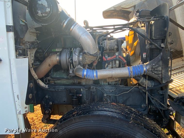 image for item DN6582 2006 Freightliner FLD120  semi truck