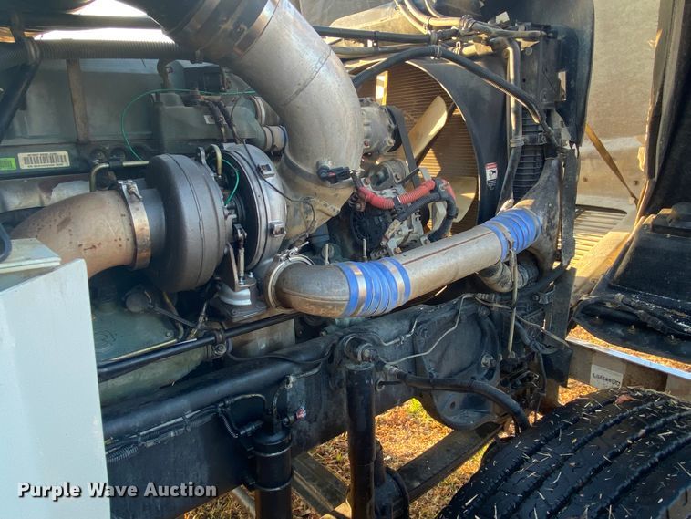 image for item DN6582 2006 Freightliner FLD120  semi truck