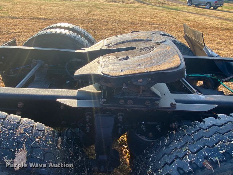 image for item DN6582 2006 Freightliner FLD120  semi truck