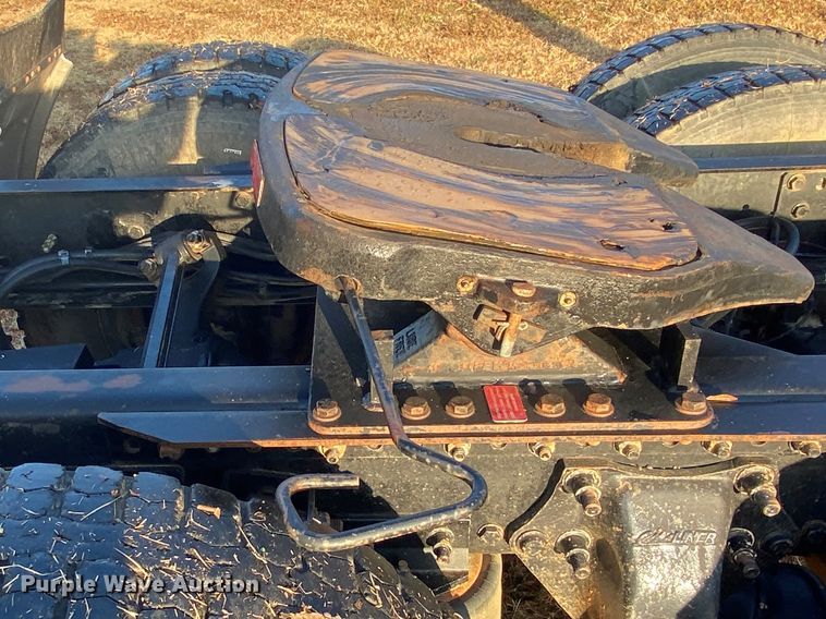 image for item DN6582 2006 Freightliner FLD120  semi truck