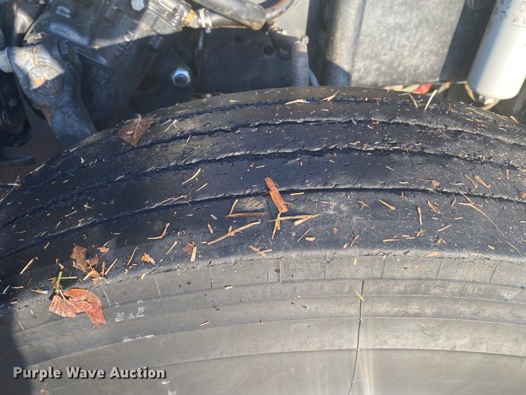 image for item DN6582 2006 Freightliner FLD120  semi truck