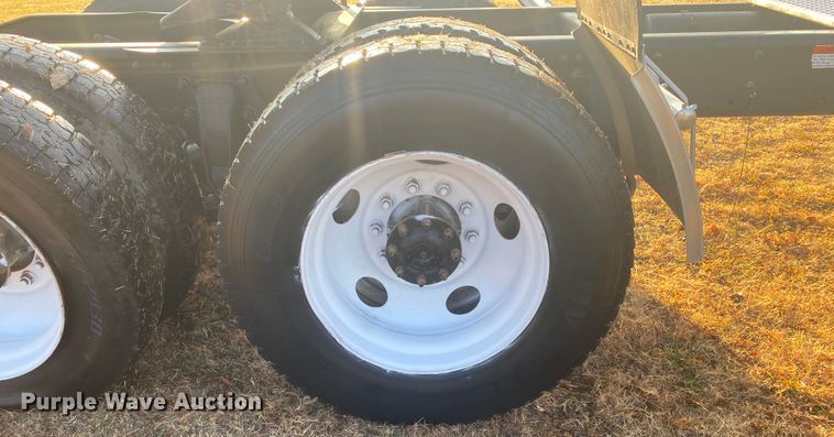 image for item DN6582 2006 Freightliner FLD120  semi truck