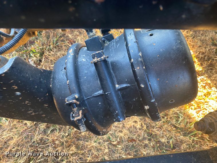 image for item DN6582 2006 Freightliner FLD120  semi truck