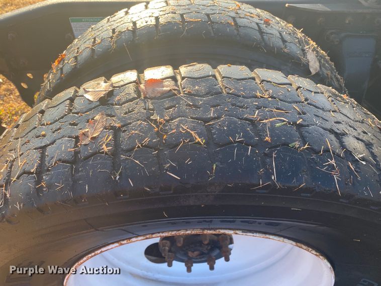 image for item DN6582 2006 Freightliner FLD120  semi truck