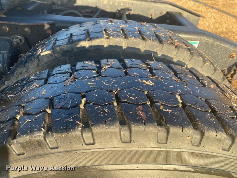 image for item DN6582 2006 Freightliner FLD120  semi truck