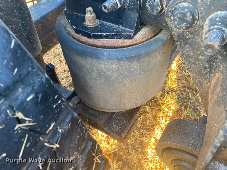 image for item DN6582 2006 Freightliner FLD120  semi truck