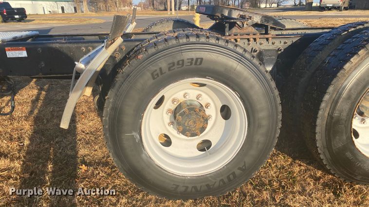 image for item DN6582 2006 Freightliner FLD120  semi truck