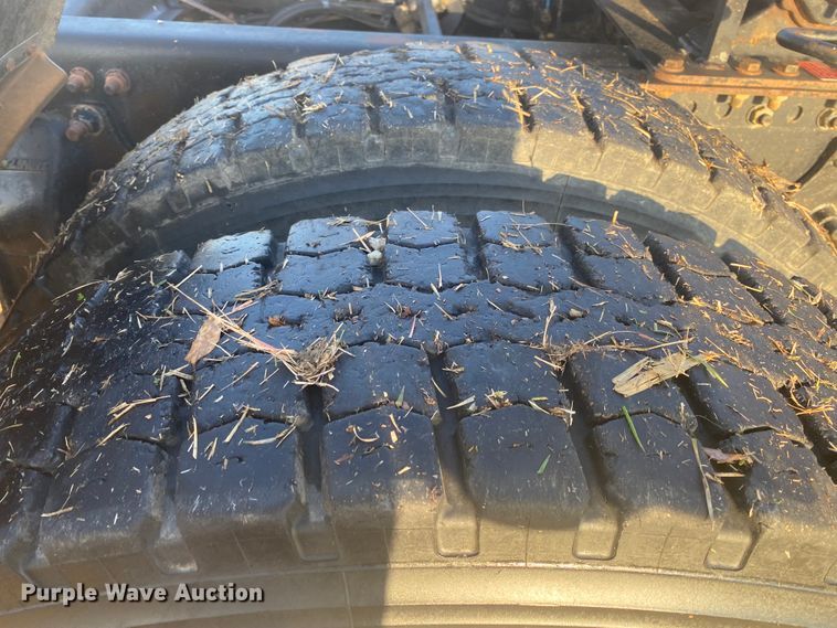 image for item DN6582 2006 Freightliner FLD120  semi truck