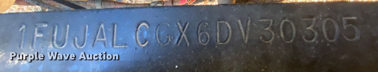 image for item DN6582 2006 Freightliner FLD120  semi truck