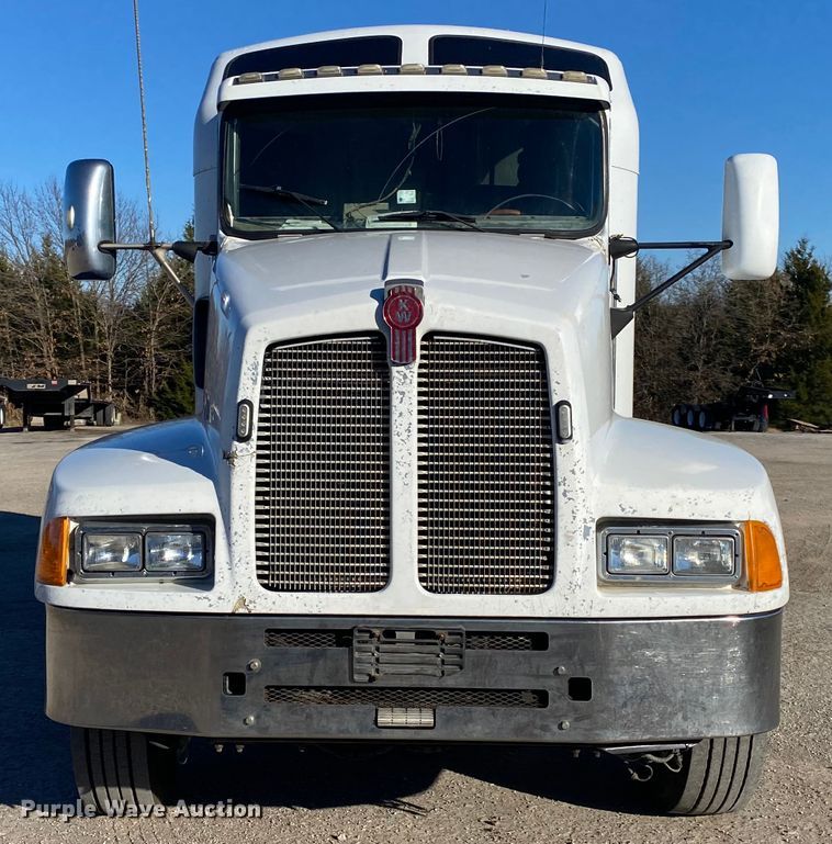 image for item DN6597 1996 Kenworth T600  semi truck