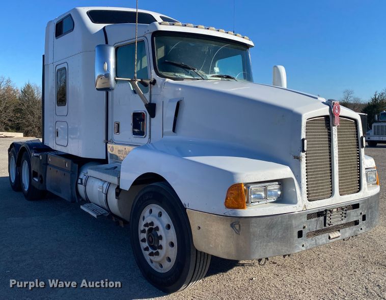 image for item DN6597 1996 Kenworth T600  semi truck