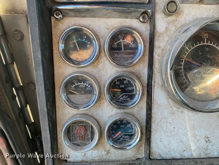 image for item DN6597 1996 Kenworth T600  semi truck